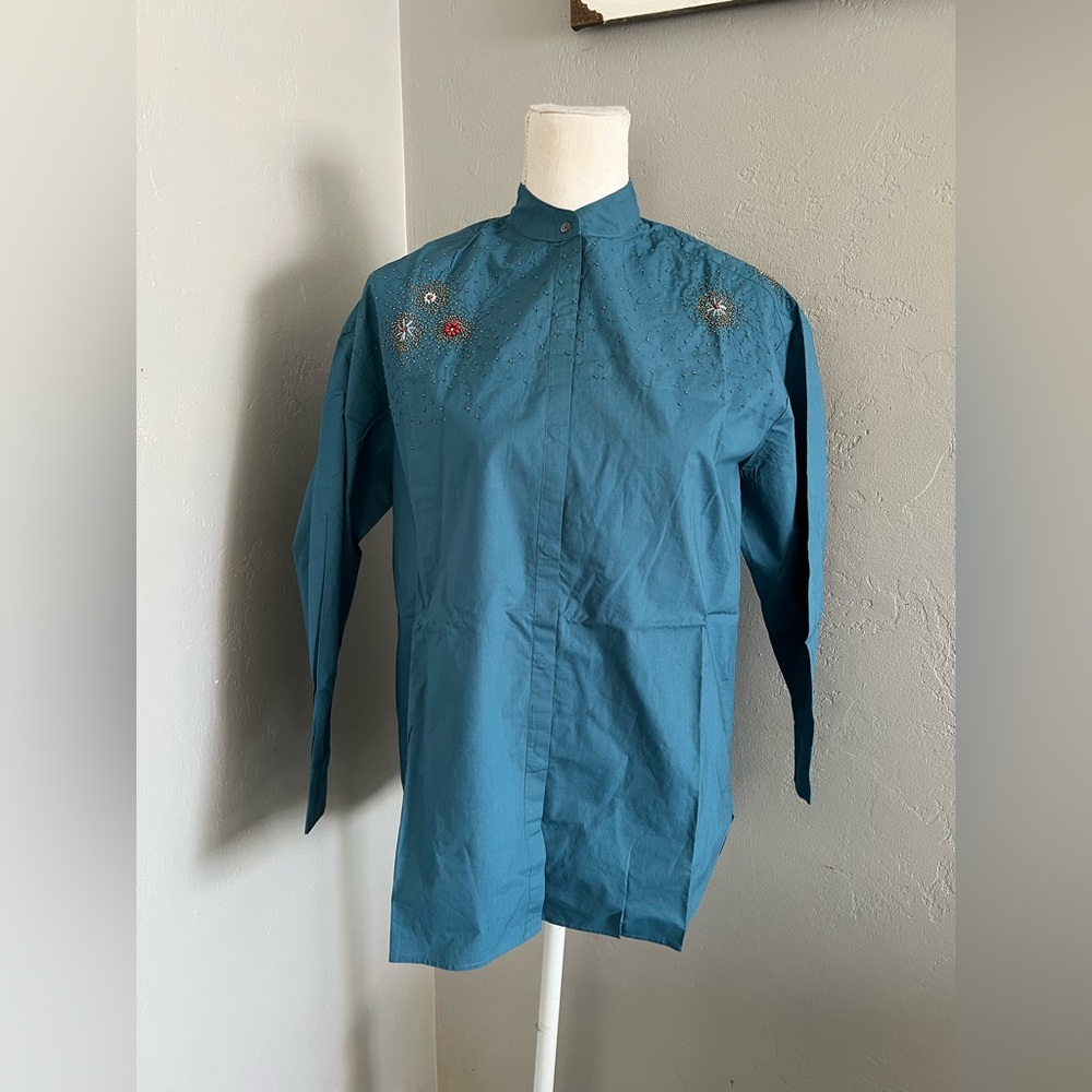 V. DE . VINSTER  Embroidered Button-Up Shirt. SIZE XS